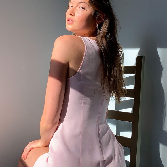 Aritzia - Picture 4 of 10